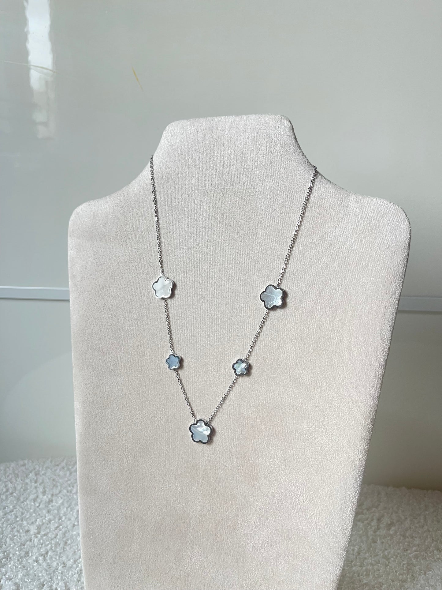 Necklace 18 - Silver