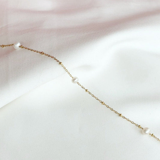 Subtile Pearls Necklace - Gold
