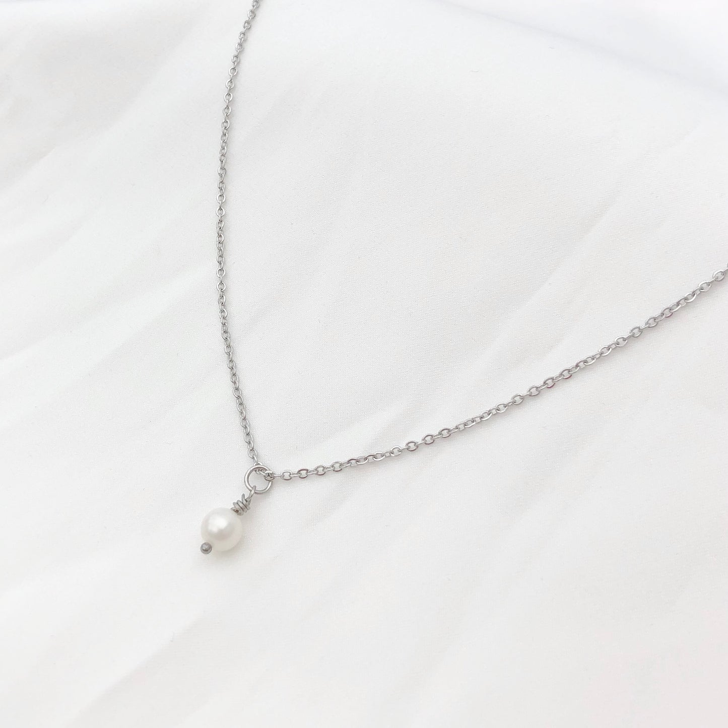 Single Pearl Necklace - Silver